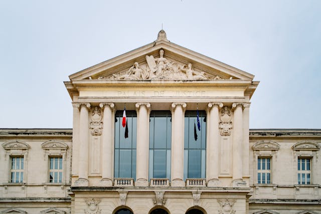 Loi sur les bâtons télescopiques en France